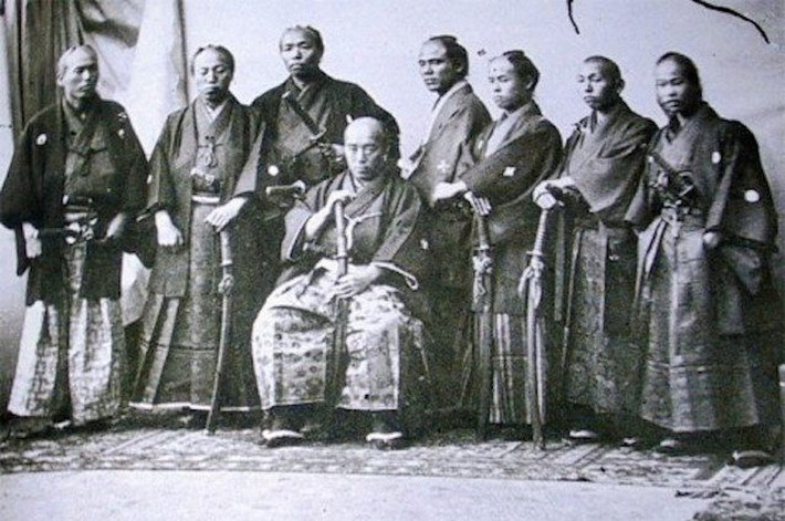 Trong lịch sử, samurai Nhật Bản được ca ngợi là những chiến binh gan dạ, quả cảm và có sức mạnh phi thường. Thế nhưng, con cái của họ lại không có sức khỏe tốt. Thậm chí có samurai sinh ra những người con bị khuyết tật.