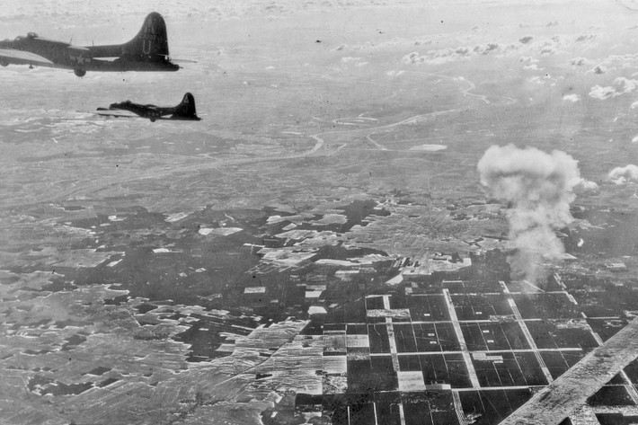 Trong cuộc không kích Berlin, Boeing B-17 là một trong những loại máy bay ném bom được sử dụng nhiều nhất.