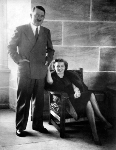 Vì vậy, Braun sử dụng thân phận người tình của Hitler để khiến các quan chức này làm một số việc cho bà. Qua đó, Braun có ảnh hưởng nhất định đến tình hình chính trị nước Đức. Mời quý độc giả xem video: Hitler còn sống sau Thế chiến 2? (Nguồn: VTC14)