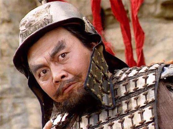 Lúc tới Lãng Trung, Trương Phi hạ lệnh trong 3 ngày thì quân sĩ phải may xong cờ trắng, áo giáp trắng để mọi người mặc đồ tang sang đánh Ngô.