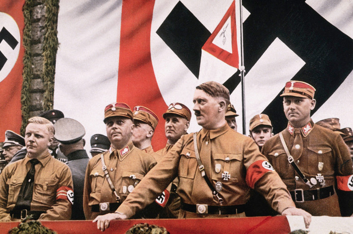 Sau khi trở thành Thủ tướng và Quốc trưởng, trùm phát xít Hitler thực hiện chương trình ưu sinh Lebensborn nhằm tạo ra "chủng tộc thượng đẳng" Aryan. Nhà độc tài Đức quốc xã tin rằng với người Aryan hoàn hảo, nước Đức sẽ sớm thống trị thế giới.
