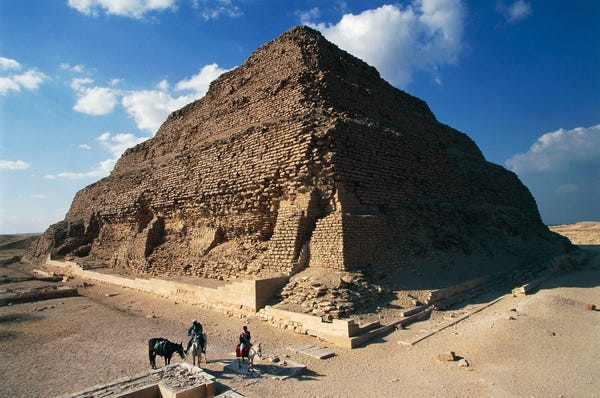 Vì vậy, vào năm 2006, dự án cải tạo kim tự tháp Djoser được khởi động.