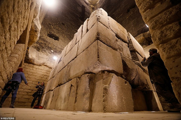 Theo các chuyên gia, kim tự tháp Djoser được tạo thành từ 6 mastabas (cấu trúc hình chữ nhật) xếp chồng lên nhau.