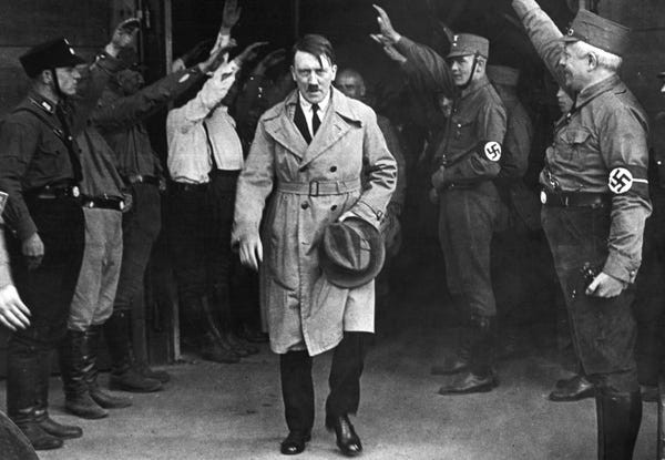 Ba năm trước khi phát xít Đức xâm lược Ba Lan, trùm phát xít Hitler quyết định xây dựng khu nghỉ dưỡng lớn nhất thế giới nằm bên bờ biển Baltic của đảo Rugen, Đức.