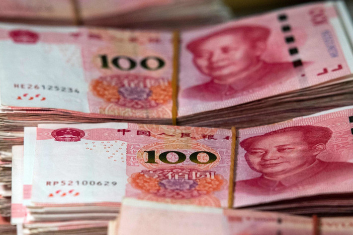 Thêm nữa, Ngân hàng trung ương Trung Quốc cũng bơm 100 tỷ nhân dân tệ (khoảng 14,33 tỷ USD) vào hệ thống tài chính thông qua các thỏa thuận bán và mua lại cổ phiếu (repo) thời hạn 7 ngày với mức lãi suất 2,4%.