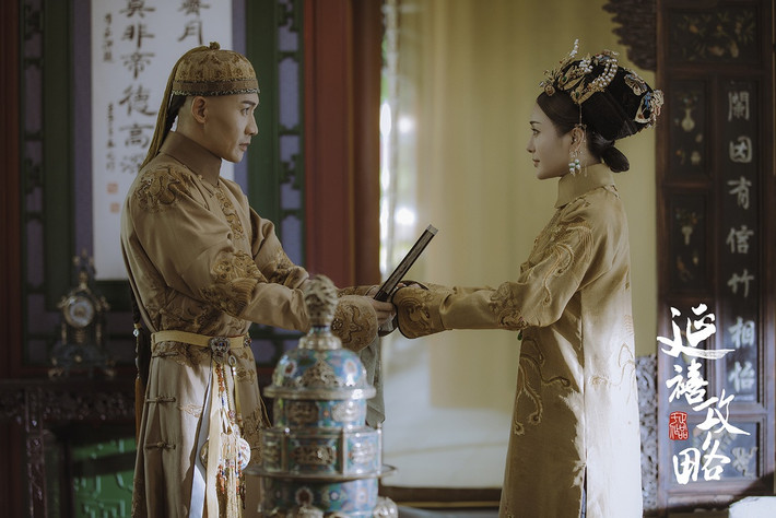 Trong suốt thời gian trị vì, Càn Long được biết đến với hậu cung "khổng lồ" cùng hàng ngàn phi tần, mỹ nữ đến từ nhiều vùng miền trên cả nước.