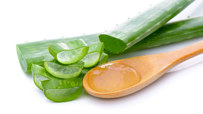Nha đam cũng giúp điều trị loét chân do tiểu đường tại nhà. Bôi gel lô hội lên chỗ viêm và loét, bạn có thể giảm đau và khó chịu.