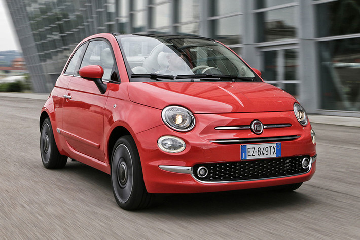 Fiat 500 - 2007: Ra mắt vào tháng 7/2007, phải mất 9 năm sau đó để Fiat 500 “lột xác” hoàn toàn, cho đến phiên bản mới nhất vừa được giới thiệu vào tháng 2 vừa qua. Trong một phân khúc ít sự cạnh tranh, có thể sự nâng cấp như vậy là tạm chấp nhận với Fiat 500. Tuy nhiên, nhiều người vẫn cảm thấy Fiat đang phung phí tiềm năng của mẫu xe này, như cách BMW đã và đang làm với MINI.