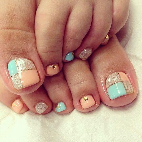 Nail chân tạo chút hình khối và điểm nhấn cho cô nàng cá tính.