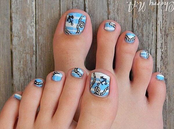 Mẫu nail hình mỏ neo cho mùa hè đi biển.