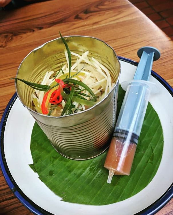 Bạn có muốn thử món ăn phục vụ trong ống bơ và xi lanh?