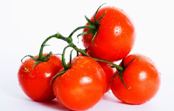 Dị ứng: Một nghiên cứu của Ba Lan đã cho thấy, cà chua có chứa một hợp chất có tên histamine có thể gây ra một số phản ứng dị ứng như: Phát ban da, ho, hắt hơi, ngứa họng, sưng mặt...