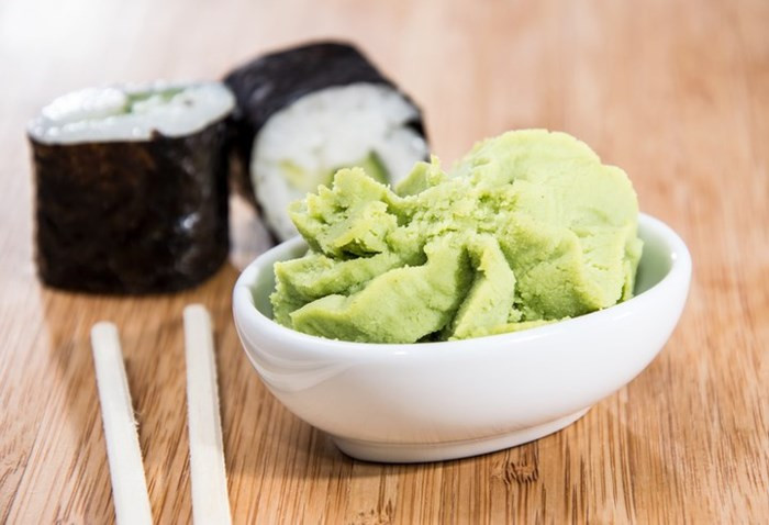 Ngăn chặn ngộ độc thực phẩm: Mù tạt có thể ngăn chặn ngộ độc thực phẩm bằng cách trung hòa tất cả bào tử nấm mốc. Mù tạt cũng thường được sử dụng để bảo quản thực phẩm khỏi bị hư hỏng.