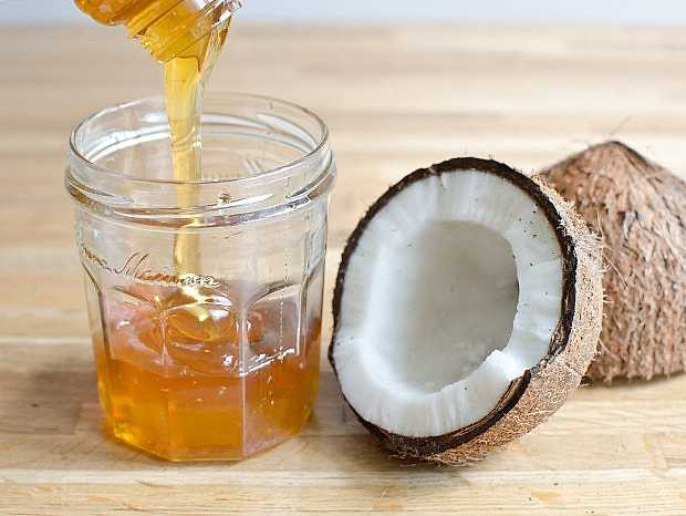 Giảm táo bón: Ngoài tác dụng giúp cải thiện hệ tiêu hóa và đường ruột, nước dừa kết hợp với mật ong còn giúp giảm táo bón nhanh chóng.