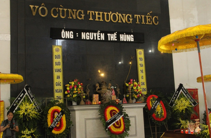 Ngày 26/5, tại nhà tang lễ Bệnh viện Đa khoa Đức Giang (Hà Nội) diễn ra lễ truy điệu anh Nguyễn Thế Hùng (SN 1976, lái tàu tử nạn trong vụ tai nạn tàu hỏa thảm khốc vào rạng sáng 24/5 tại Thanh Hoá).