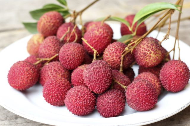 Hỗ trợ tiêu hóa: Vải giàu chất xơ, giúp cho việc tiêu hóa dễ dàng hơn và cải thiện sức khỏe đường ruột. Ăn vải cũng giúp kích thích nhu động ruột, tăng tốc độ chuyển hóa thực phẩm, từ đó giúp hấp thu chất dinh dưỡng tốt hơn.