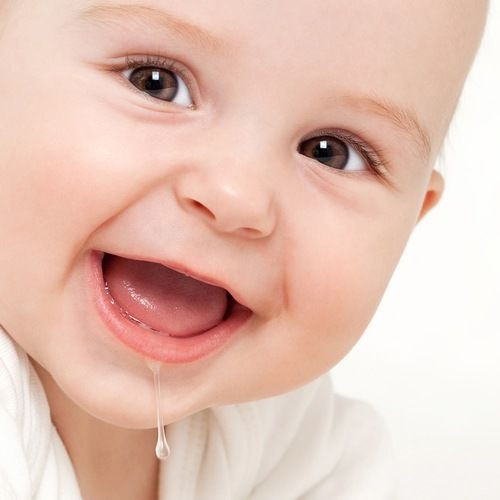 Chảy nước miếng: Hiện tượng này xảy ra để bôi trơn miệng, giúp tiêu hoá thức ăn, bảo vệ miệng và răng trước khi bắt đầu nôn. Nghĩ đến hoặc nhìn thấy một số thực phẩm ngon, nước miếng cũng có khả năng chảy ra.