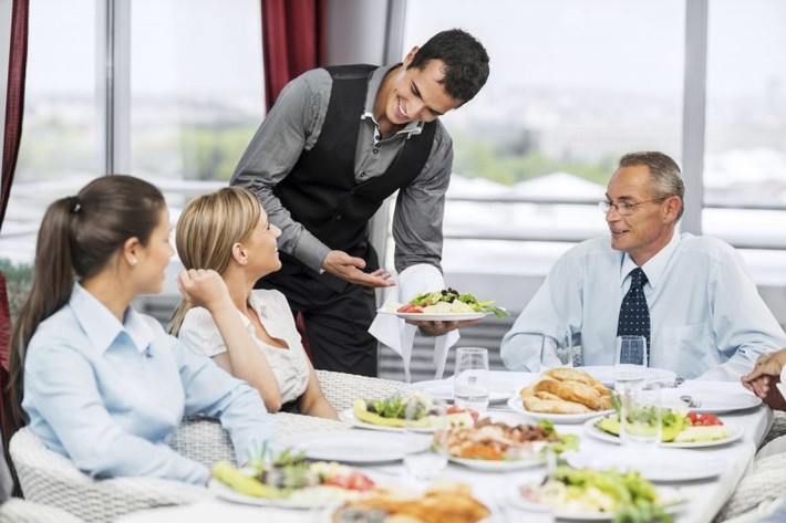 Không chép miệng, gây tiếng động khi ăn. Điều này khá khó chịu cho tất cả mọi người.