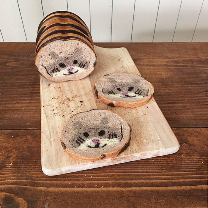 Chiếc bánh mì hình mặt thú.