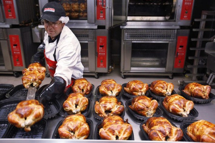 Để có được mùi vị thơm ngon, món gà nướng rotisserie cần tuân thủ nghiêm ngặt quá trình chế biến và tẩm ướp.