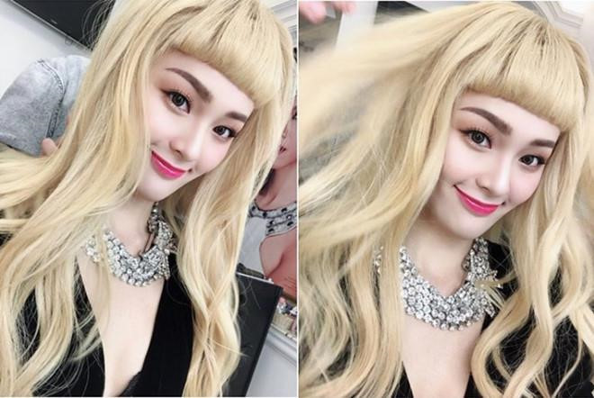 Hạ Vi từng khiến cư dân mạng bàn tán sau khi chia sẻ hình ảnh đội tóc giả vàng chóe. Hình ảnh khiến cô bị cho là "giống phong cách Phi Thanh Vân". (Kiến Thức đã đặt lại tiêu đề bài viết)