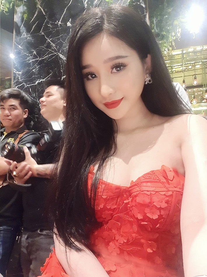 Ivy Le cho biết cô đã có quan điểm sống tích cực hơn trước rất nhiều. Người đẹp mở lòng với các mối quan hệ mới, nhưng chưa sẵn sàng yêu.