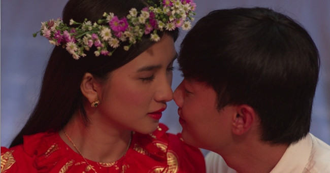 Quốc Trường đảm nhận một vai nhỏ trong "Mộng phù hoa" đóng cặp với Kim Tuyến. Trong phim, anh vào vai công tử Khoa và phải lòng Ba Trang (Kim Tuyến) sau một lần gặp gỡ. Quyết lấy bằng được Ba Trang nhưng trong đêm tân hôn phát hiện cô không còn trinh, anh vô cùng tức giận. Khoa cũng là một trong những tác nhân đẩy Ba Trang đến con đường làm kĩ nữ chốn Sài thành.