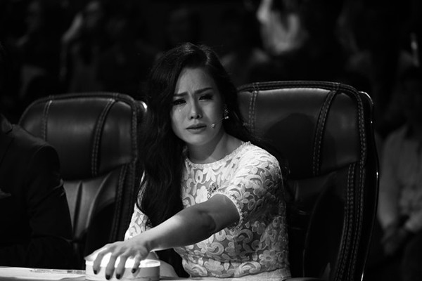 Đường tình duyên của Nhật Kim Anh vô cùng trắc trở khi cô tiếp tục bị bạn trai sống tại Mỹ phản bội sau 3 năm yêu nhau. Tuy nhiên lần đổ vỡ này khiến cô mạnh mẽ hơn khi đã lặng lẽ ra đi và không làm ầm ĩ mọi chuyện. Trước câu hỏi nếu cô lưu diễn ở Mỹ, người đó tìm đến tận nơi để cầu xin tha thứ thì liệu cô có sẵn sàng mở lòng, Nhật Kim Anh cho rằng đó là điều không thể.