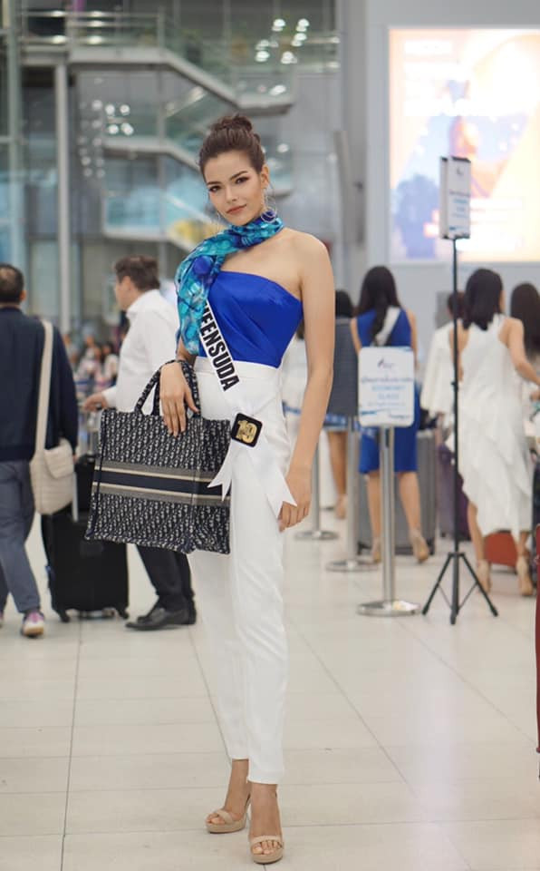 Không chỉ xinh đẹp, Drouin còn sở hữu chiều cao khủng 1,81m. Cô hoạt động với tư cách DJ, người mẫu thời trang.