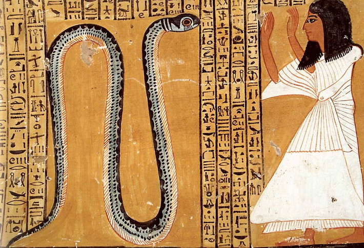 Nữ thần Renenutet là vợ của thần Sobek - vị thần cai quản sông Nile nổi tiếng trong đời sống của người dân ở Ai Cập.