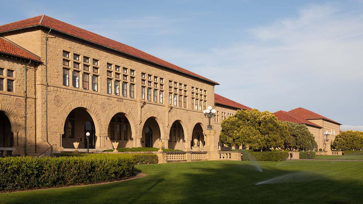 97% sinh viên theo học Đại học Stanford sống trong các khu ký túc xá, nhà ở của ngôi trường danh tiếng này. Nhà trường luôn đảm bảo chỗ ở cho tất cả sinh viên.