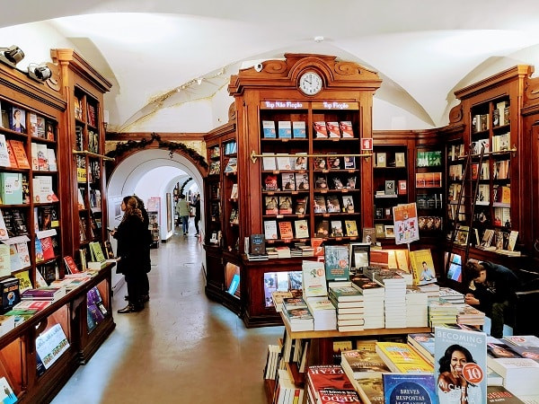 Kể từ đó đến nay, hiệu sách Livraria Bertrand mở rộng hoạt động với khoảng 50 chi nhánh ở khắp Bồ Đào Nha.
