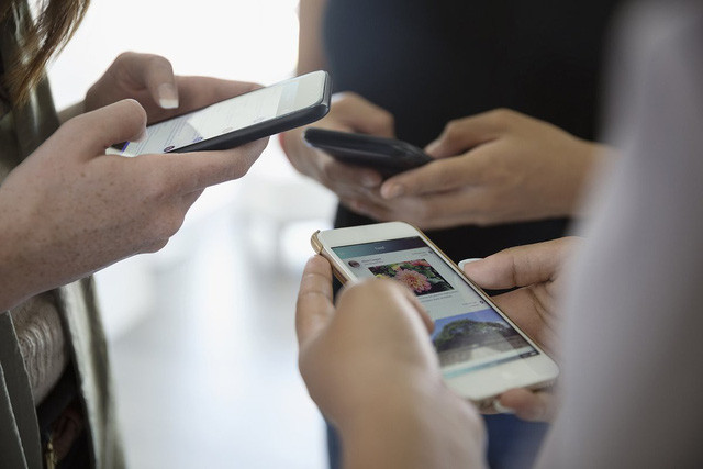 Kể từ khi smartphone xuất hiện, sáng chế này đã tạo ra thay đổi lớn đối với cuộc sống của nhân loại. Vì vậy, ý tưởng từng bị xem là điên rồ của Tesla năm xưa được nhiều người ca ngợi và thán phục.