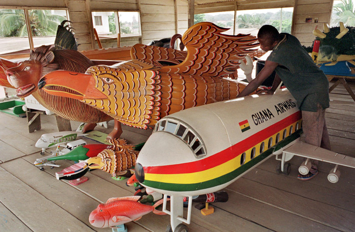 Cụ thể, tang lễ thường được người dân Ghana tổ chức trong nhiều ngày với nhiều hoạt động. Họ quan niệm càng đông khách tới phúng viếng càng tốt.