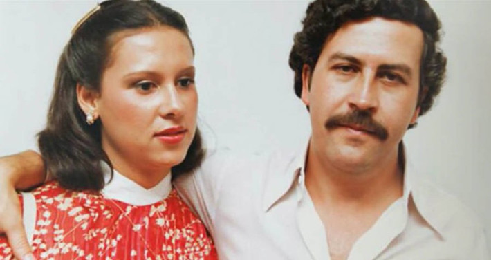 Escobar là fan cuồng nhiệt của bóng đá. Vì vậy, gã dùng một khoản tiền kiếm được để xây 70 sân bóng đá ở Colombia.