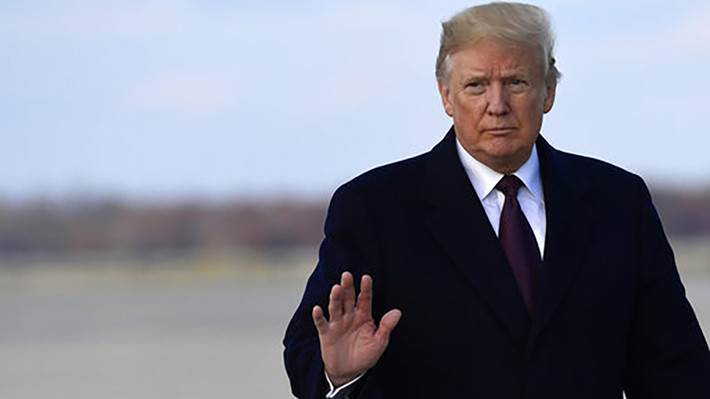 Với sự nhạy bén trong kinh doanh, ông Trump có cổ phần tại các sân golf sang trọng, các tòa nhà chọc trời, chương trình truyền hình, sòng bạc, bất động sản và nhiều lĩnh vực khác.