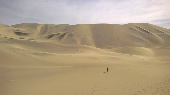 Cồn cát Eureka ở phía bắc Thung lũng Chết là cồn cát cao nhất ở California. Theo các chuyên gia, cồn cát này cao tới 207m, dài 4,8 km và rộng 1,6 km.