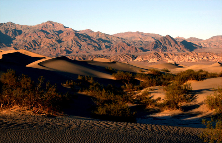 Đặc biệt, vào năm 1913, nhiệt độ đo được tại thung lũng Chết Death Valley lên tới 56,7 độ C.