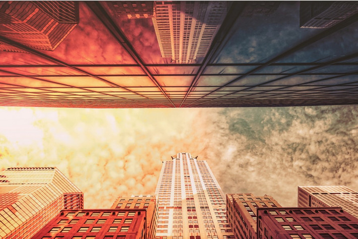 Hình ảnh phản chiếu hoàn hảo của những tòa nhà chọc trời ở New York. (Nguồn Brightside)