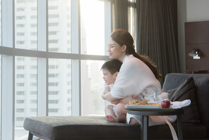 Nhân chuyến sang Mỹ thăm gia đình chồng cũ vào dịp Tết Nguyên đán, MC Quỳnh Chi ghi lại khoảnh khắc bên con trai.