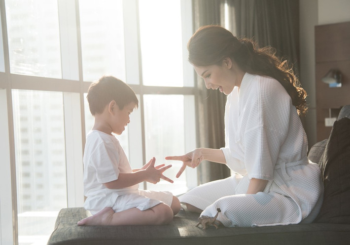 Người đẹp 27 tuổi hiểu sự thất bại này có lý do khách quan. Cô còn quá trẻ, không thể đảm bảo cuộc sống cho con trai bằng nhà chồng cũ.