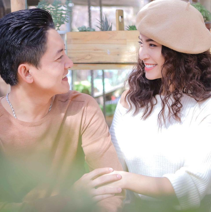 Hải Băng từng là ca sĩ nổi tiếng. Sau khi kết hôn với Thành Đạt vào năm 2016 cô quyết định tạm dừng sự nghiệp.