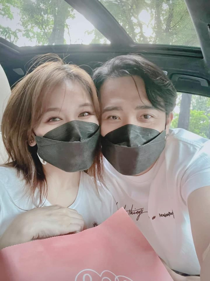 Đặc biệt, Hari Won ra sức bảo vệ chồng khi anh vướng ồn ào từ thiện vừa qua.