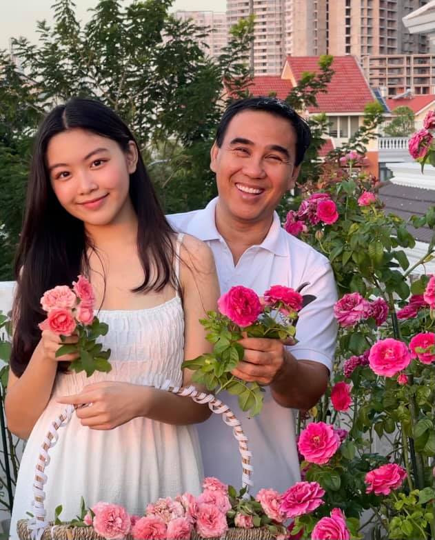 Lọ Lem - con gái Quyền Linh được khen chuẩn hoa hậu tương lai với gương mặt thanh tú, chiều cao vượt trội.