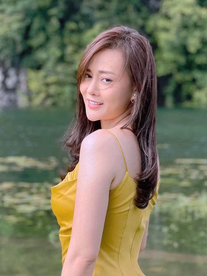 Phương Oanh hiện gây sốt với vai nữ chính đóng cùng Mạnh Trường trong phim "Hương vị tình thân".
