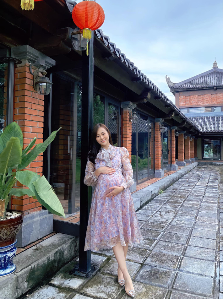 Đăng loạt ảnh "bầu vượt mặt" của nhân vật Nam, Phương Oanh chia sẻ: "Yêu thương, trân trọng, biết ơn và tạm biệt".