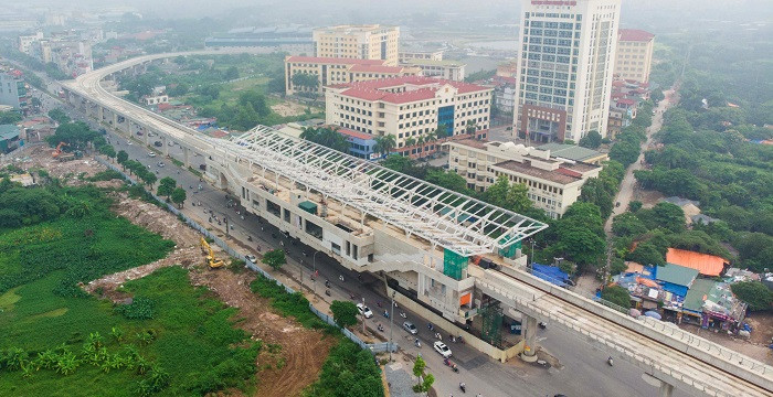 Dự án đường sắt đô thị tuyến số 3 Nhổn - Ga Hà Nội: Được đầu tư xây dựng bởi Ban Quản lý Đường sắt đô thị Hà Nội và được công ty Systra của Pháp tư vấn thiết kế, khởi công xây dựng từ năm 2010 dự kiến hoàn thành năm 2015. Sau đó dự án thi công ì ạch, sau nhiều lần đội vốn, lùi ngày hoàn thành vào năm 2019. Dự kiến khai thác thương mại vào tháng 4 năm 2021 nhưng đến nay dự án vẫn chưa được đưa vào sử dụng.