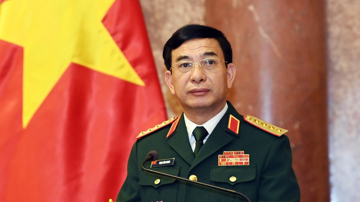 Bộ trưởng Bộ Quốc Phòng Phan Văn Giang. Ngày sinh: 14/10/1960. Quê quán: Nam Định. Trình độ: Cử nhân Quân sự.