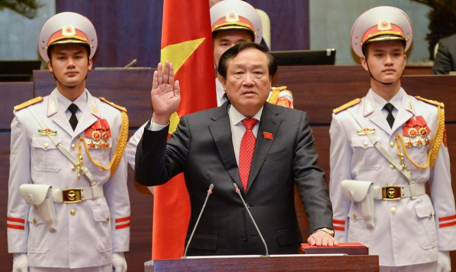 Chánh án TAND Tối cao Nguyễn Hòa Bình sinh năm 1958, quê ở Quảng Ngãi. Ông là Ủy viên Trung ương Đảng các khóa XI, XII, XIII; Bí thư Trung ương Đảng khóa XII, XIII. Tại Đại hội XIII vừa qua, ông Bình được bầu vào Ban Chấp hành Trung ương khóa XIII và được Ban Chấp hành Trung ương bầu làm Ủy viên Bộ Chính trị khóa XIII.