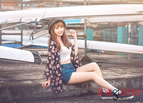 Cô giáo xinh đẹp tương lai tâm sự: "Mình chọn nghề giáo vì mình rất yêu các em nhỏ. Mỗi khi mệt mỏi, chỉ cần nghĩ đến việc tới cổng trường nghe các học trò ríu rít: Con chào cô. Lúc đó mệt mỏi đều tan biến hết".